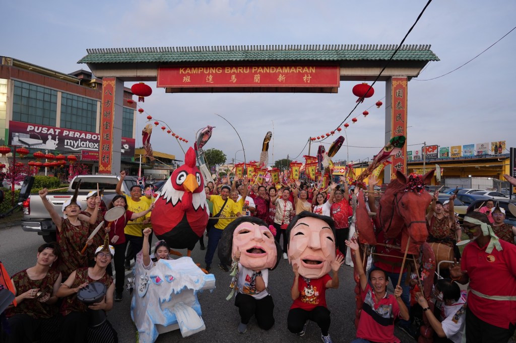雪州新村节“大偶艺术踩街”内各式各样的大偶出发long gai！